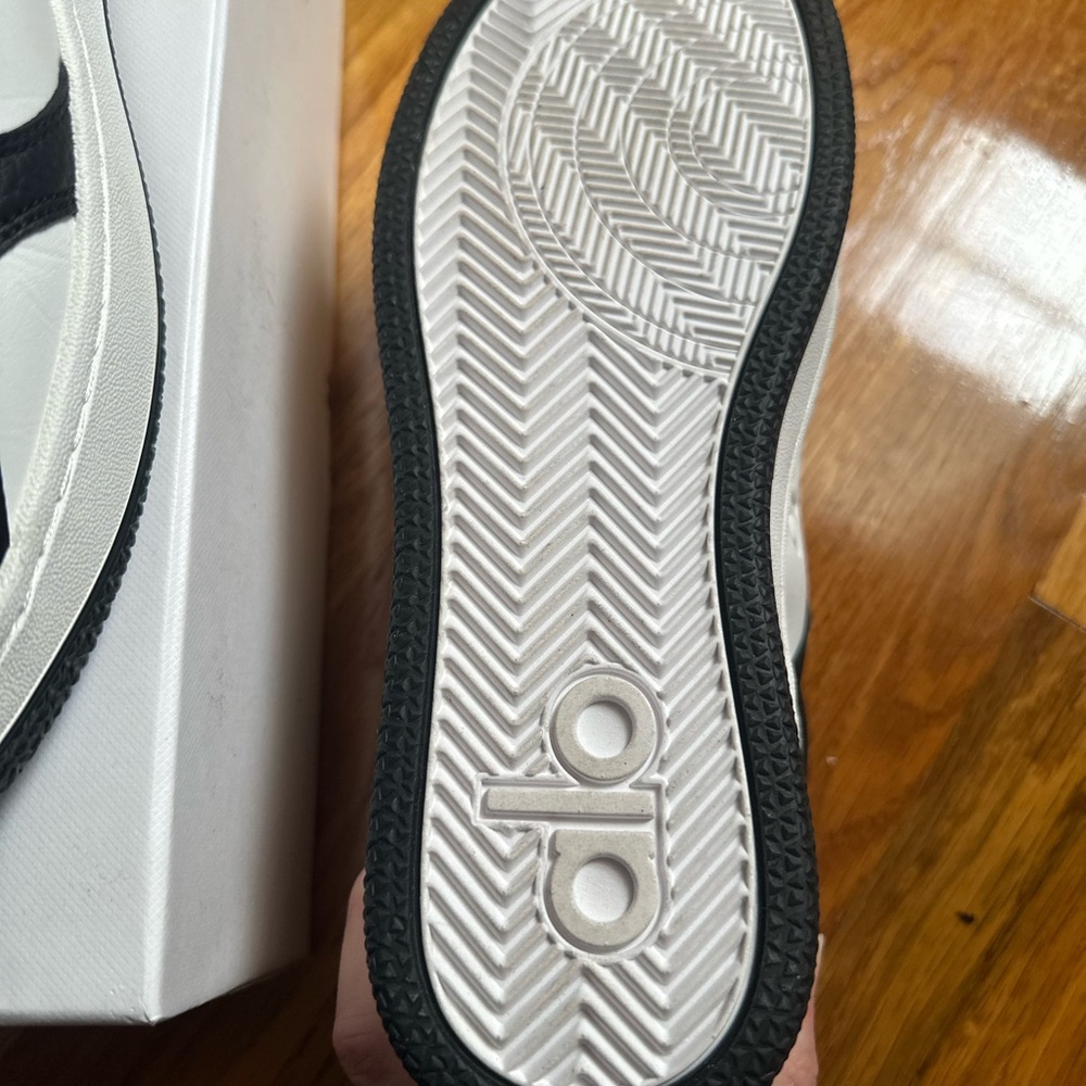 Alo Yoga Black And White Sneakers View 3